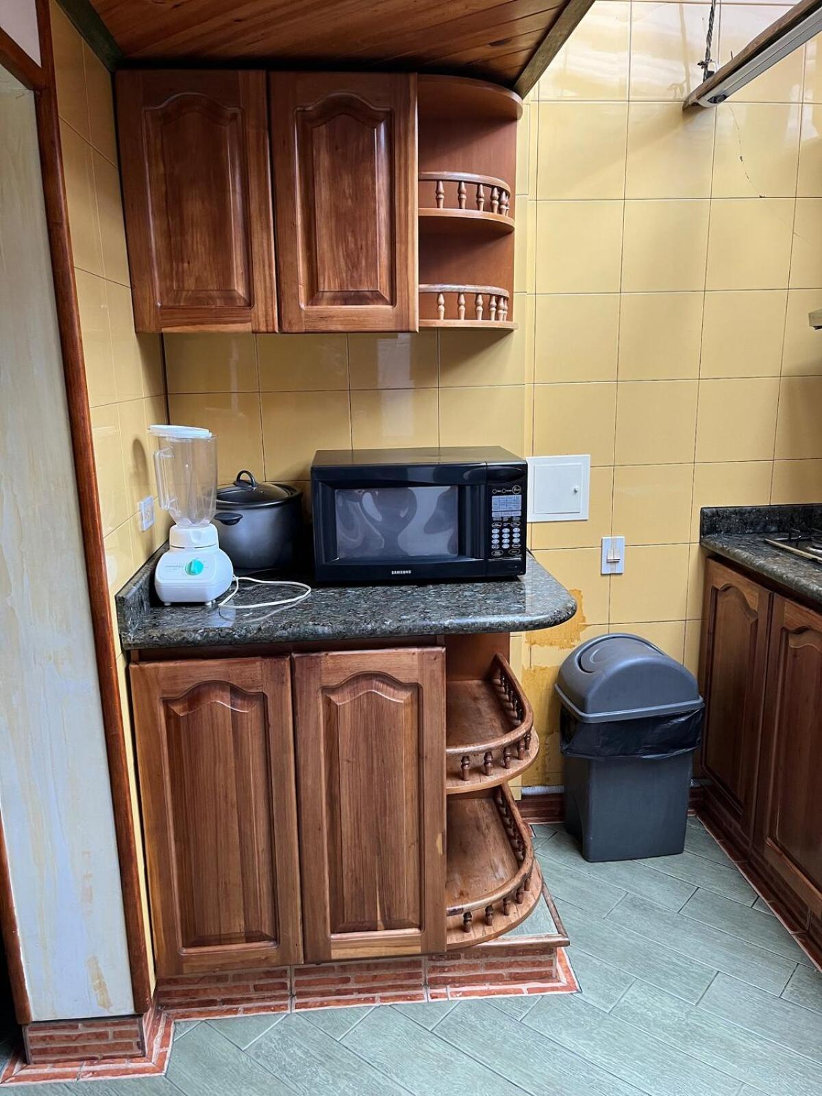 Casa Cerca Del Cc Titan Con Seguridad Privada